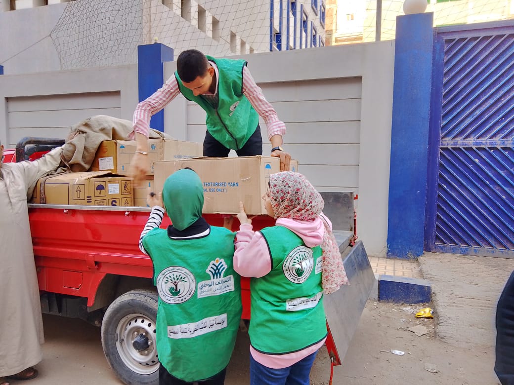 توزيع الوجبات فى دمنهور توزيع الوجبات فى دمنهور