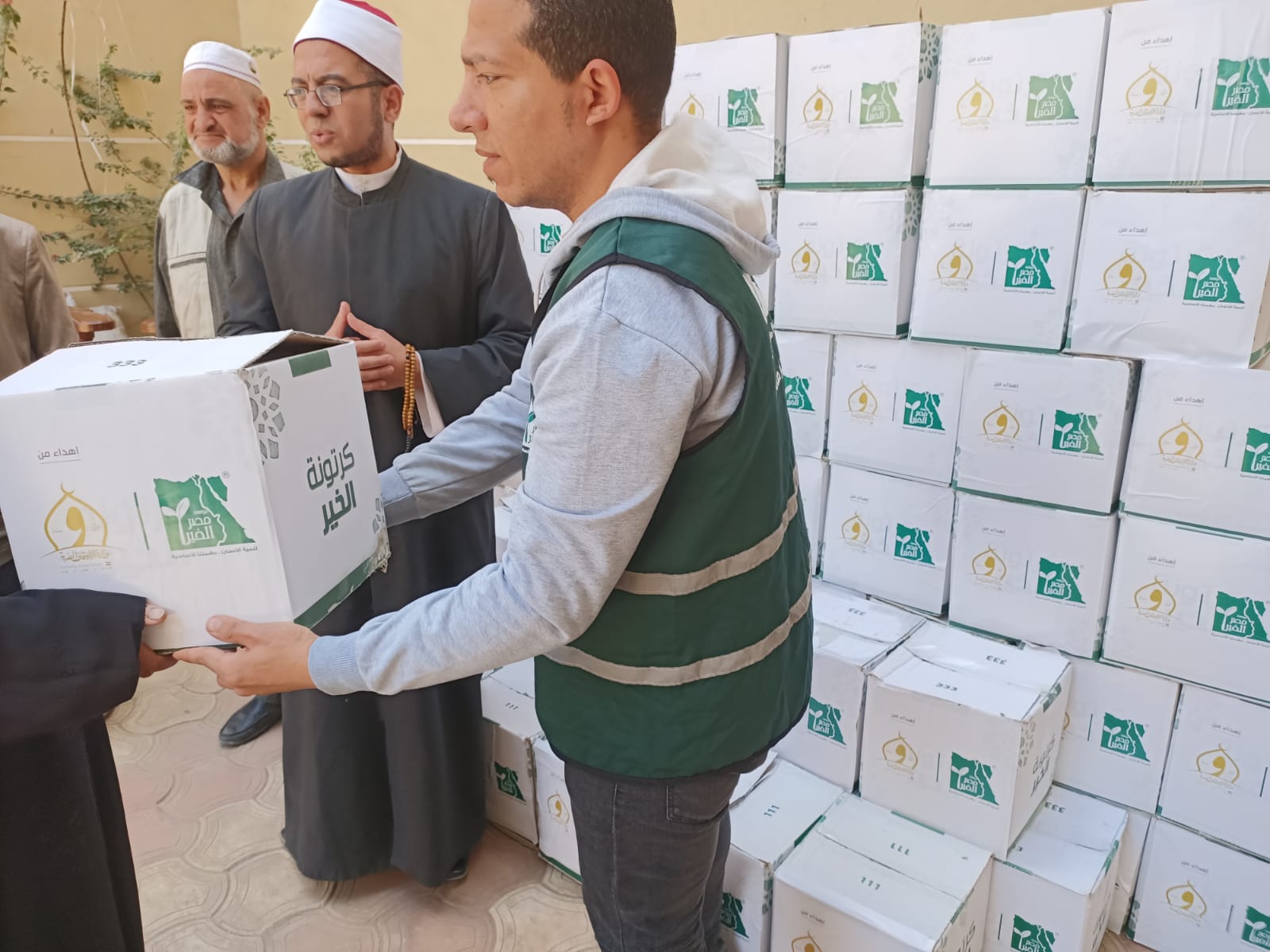 توزيع الكراتين توزيع الكراتين