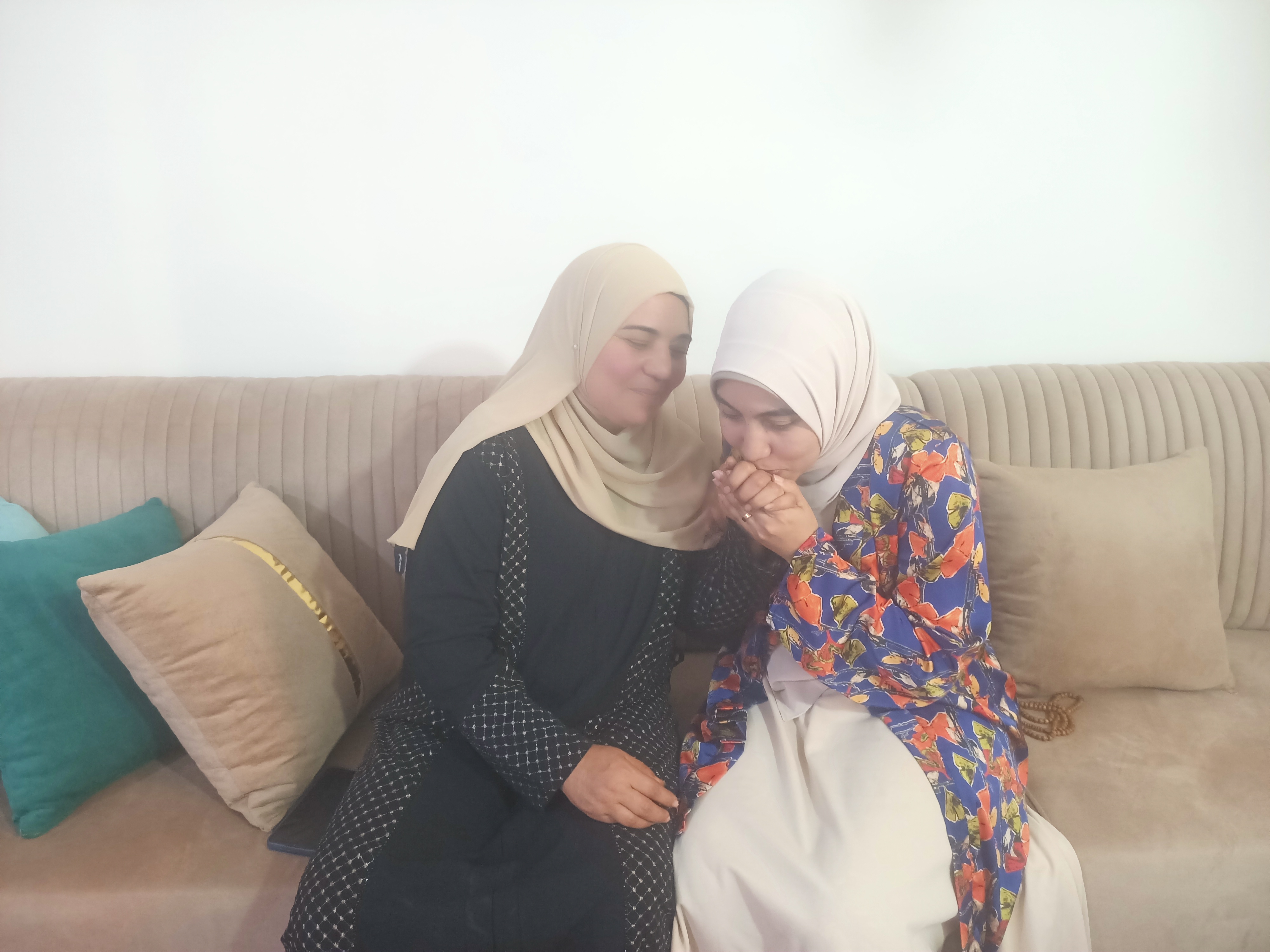 الام المثالية مع نجلتها الدكتورة الجامعية الام المثالية مع نجلتها الدكتورة الجامعية