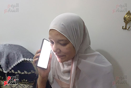 محافظ أسوان يقدم التهنئة للأم المثالية