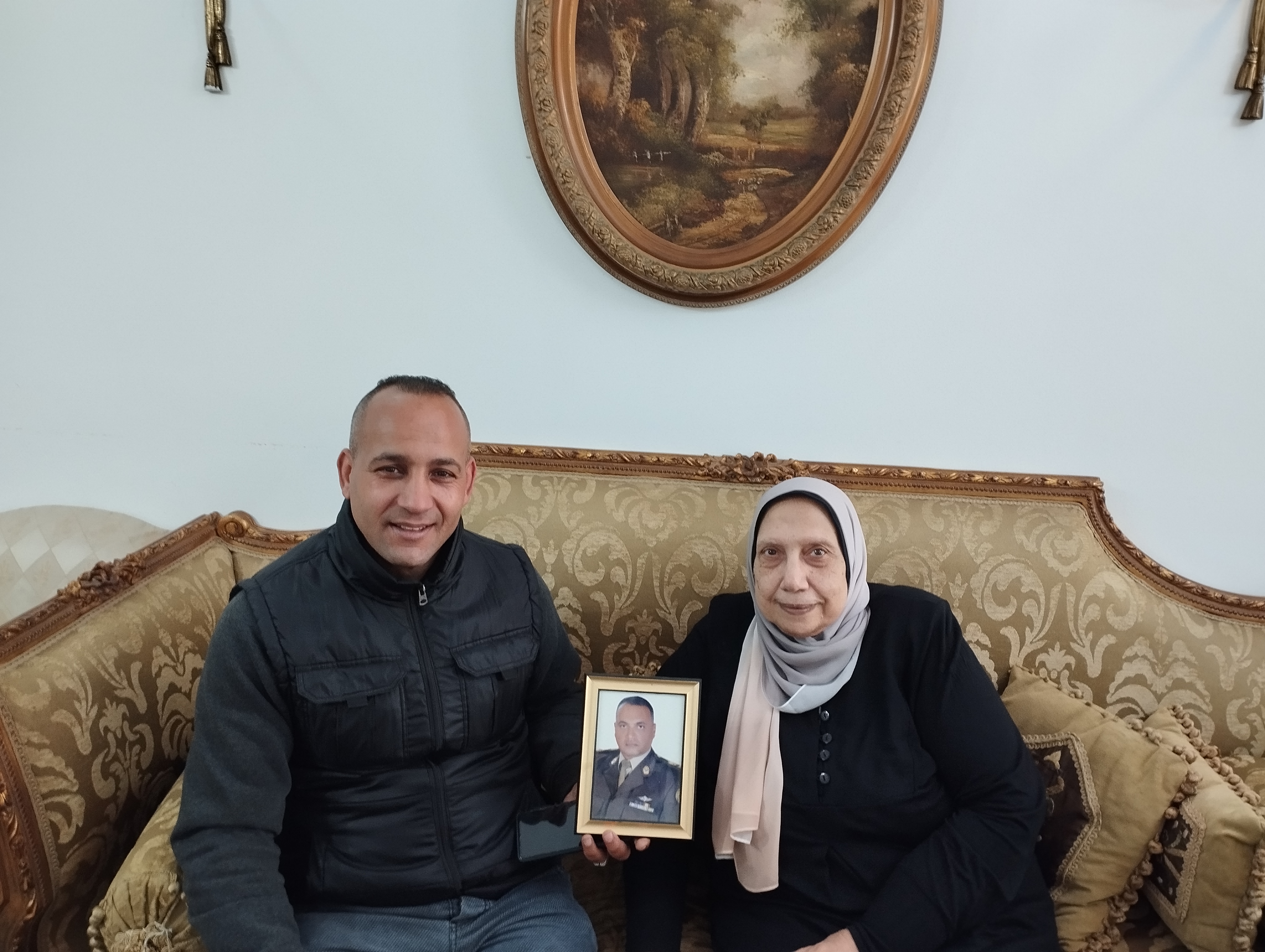 اليوم السابع مع الام المثالية والده الشهيد محمد سمير اليوم السابع مع الام المثالية والده الشهيد محمد سمير