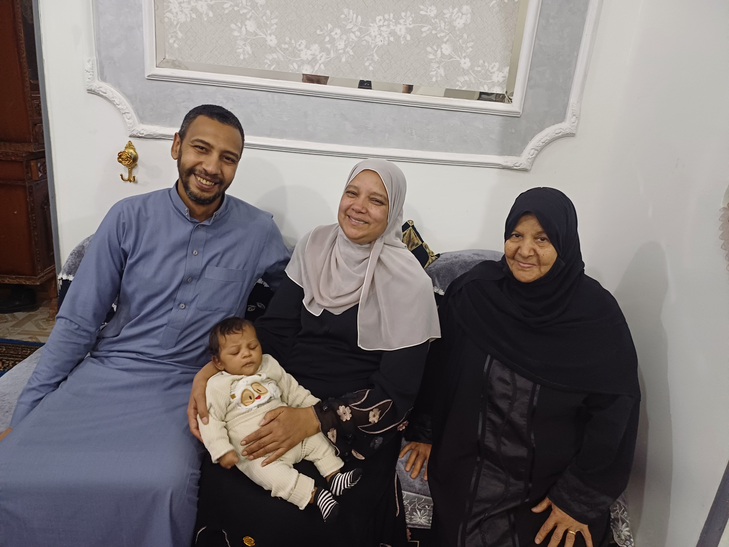 أسرة الأم المثالية أسرة الأم المثالية