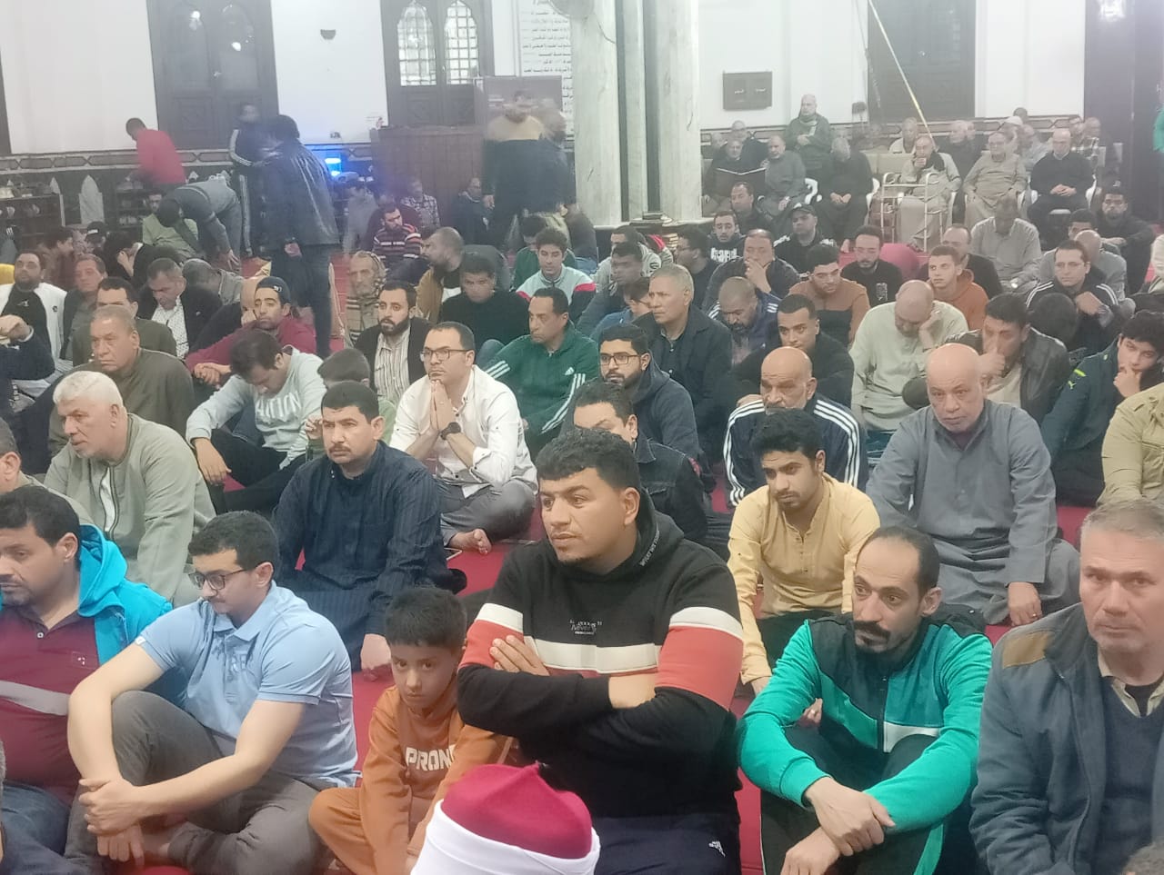 الحضور بمسجد الفتح بكفر الشيخ الحضور بمسجد الفتح بكفر الشيخ