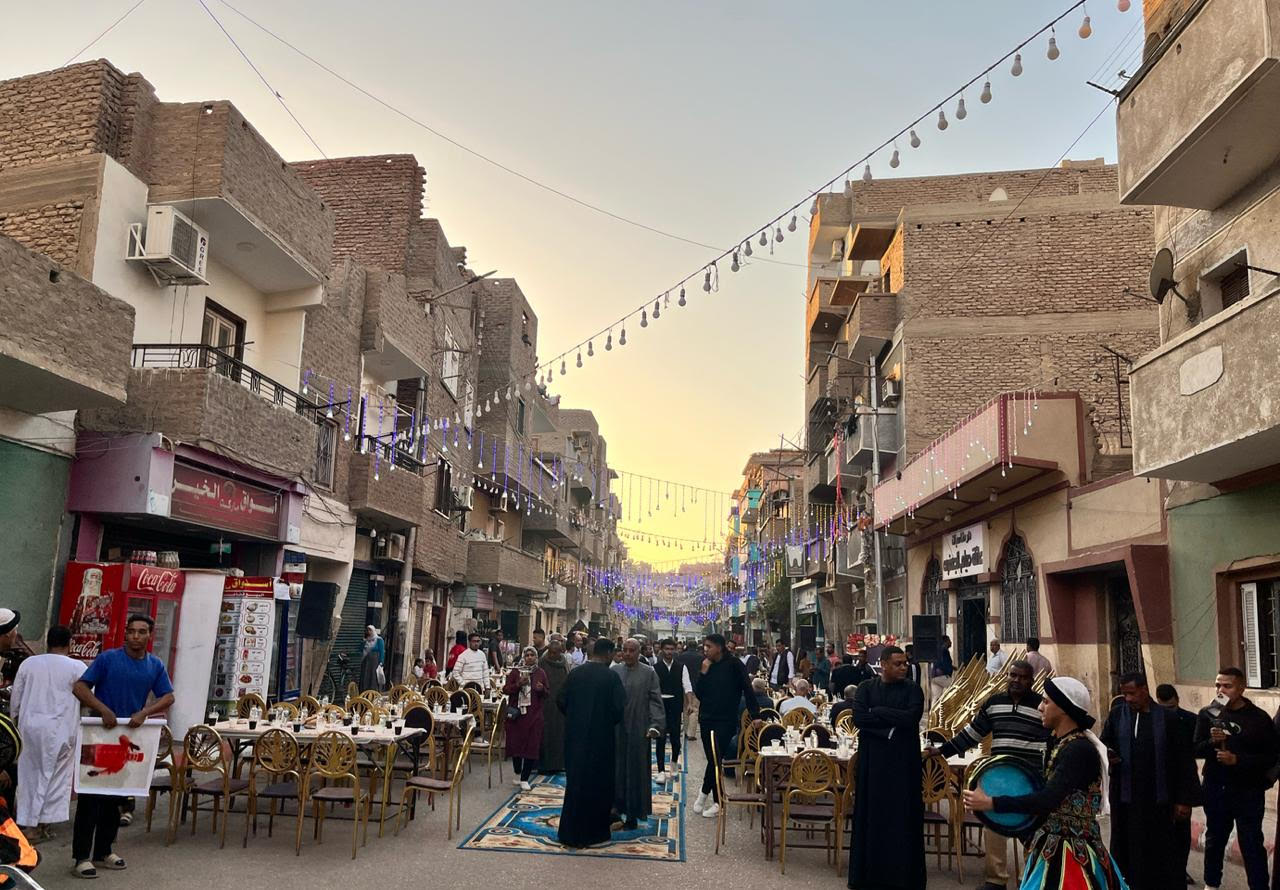 الإفطار الجماعي يجمع شمل الأحباب والأهالي