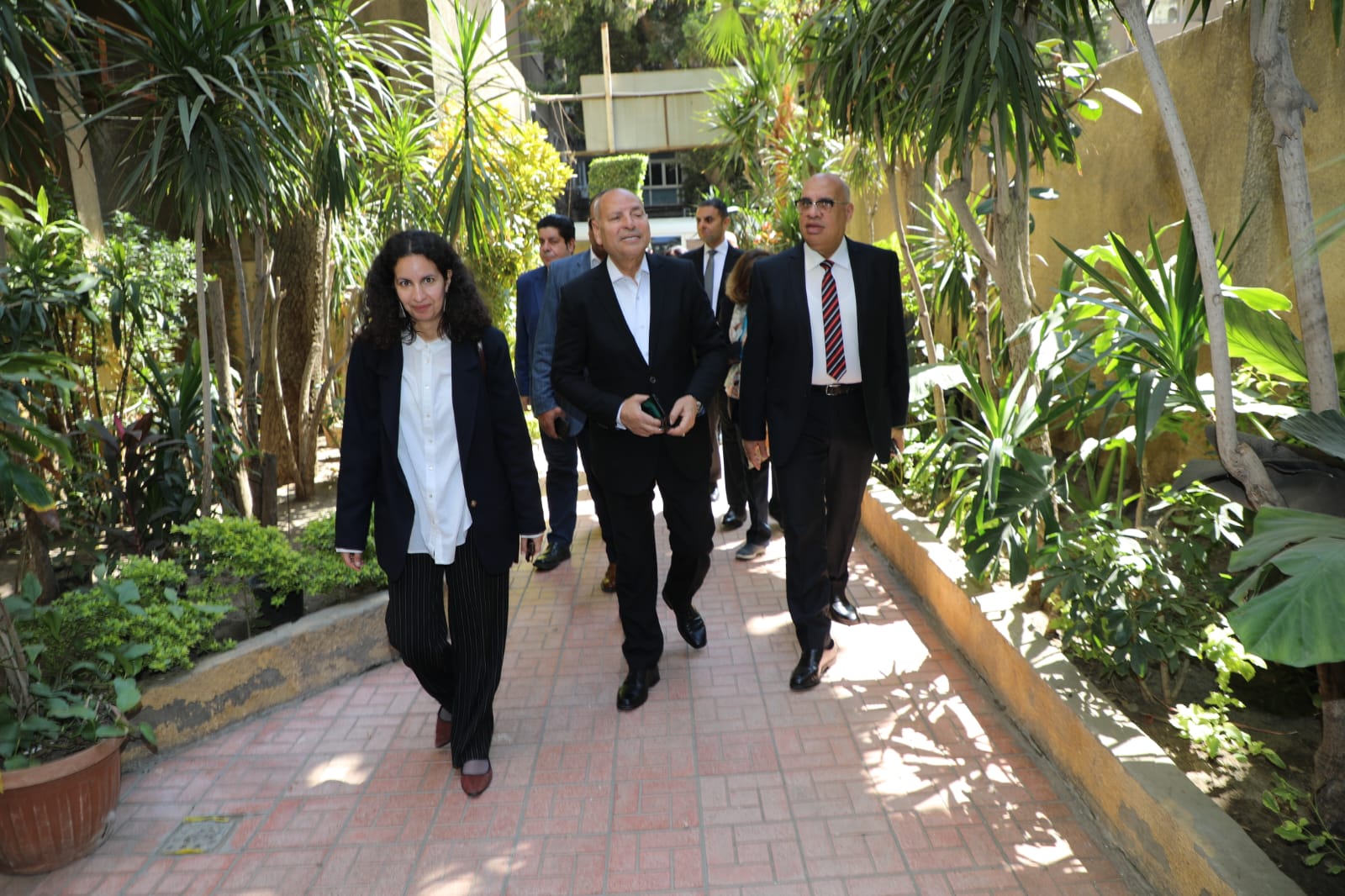محافظ القاهرة يتفقد مبادرة التشجير حول محطة مترو صفاء حجازي محافظ القاهرة يتفقد مبادرة التشجير حول محطة مترو صفاء حجازي