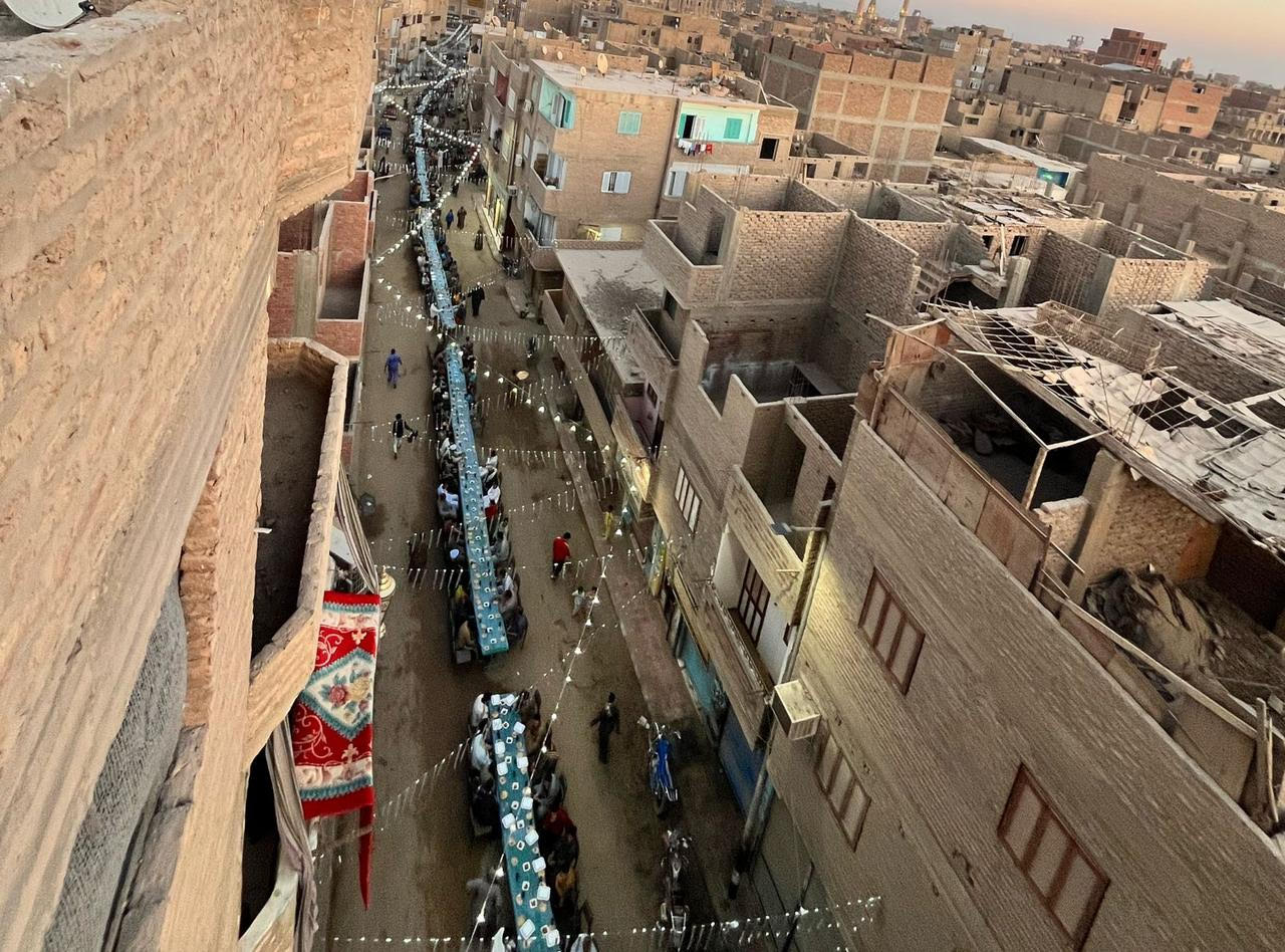 أطول مائدة في مدينة نقادة