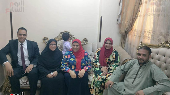 الأم-المثالية-بالأقصر-مع-بناتها-وأزواجهم-فى-مدينة-إسنا الأم-المثالية-بالأقصر-مع-بناتها-وأزواجهم-فى-مدينة-إسنا