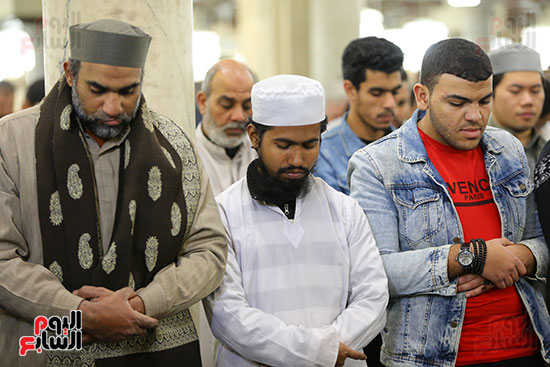 ضيوف مصر خلال صلاتى العشاء والتراويح ضيوف مصر خلال صلاتى العشاء والتراويح