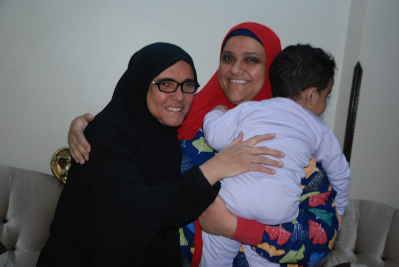 الأم المثالية بالأقصر 33 سنة كفاح عقب إصابة زوجها بمرض نادر الأم المثالية بالأقصر 33 سنة كفاح عقب إصابة زوجها بمرض نادر