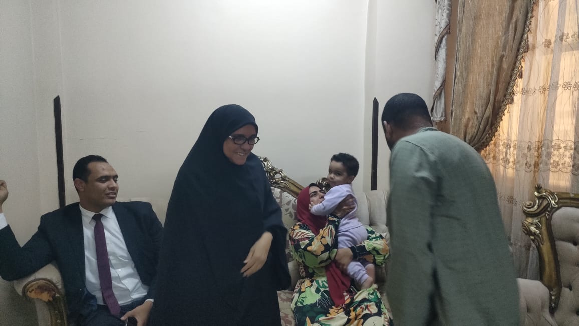 سعادة الأم المثالية بالأقصر الدكتورة مريم سعادة الأم المثالية بالأقصر الدكتورة مريم