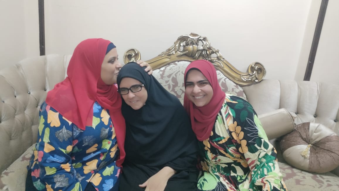 قبلات على رأس الأم المثالية بالأقصر الدكتورة مريم محمد قبلات على رأس الأم المثالية بالأقصر الدكتورة مريم محمد