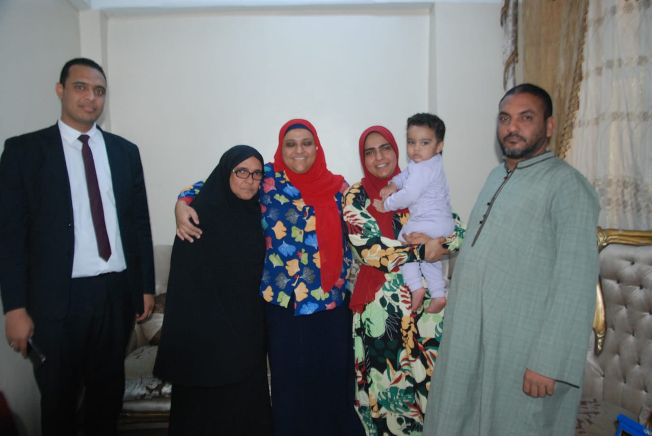 الفرحة فى منزل الأم المثالية بمحافظة الأقصر الفرحة فى منزل الأم المثالية بمحافظة الأقصر