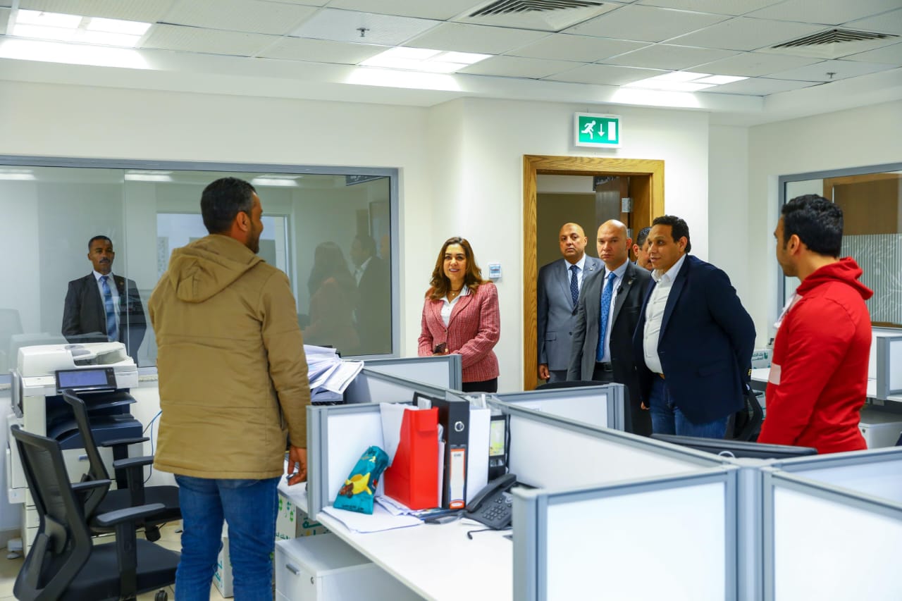 وزيرة التنمية المحلية خلال تهنئة العاملين بشهر رمضان