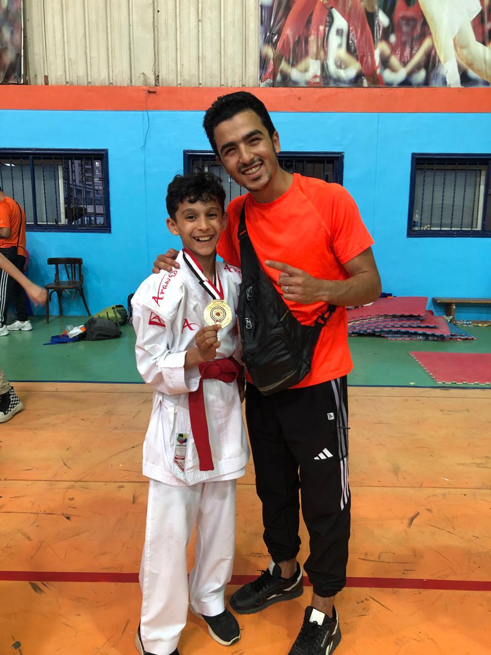 بطل العالم مع مدربه 