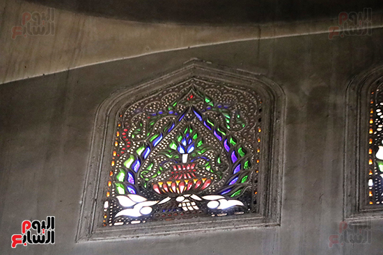 النوافذ-الملونة النوافذ-الملونة