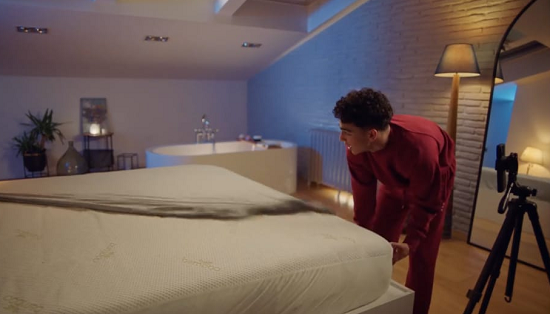 شريف يحاول ترتيب غرفته ـ مشهد من مسلسل كامل العدد 3 شريف يحاول ترتيب غرفته ـ مشهد من مسلسل كامل العدد 3