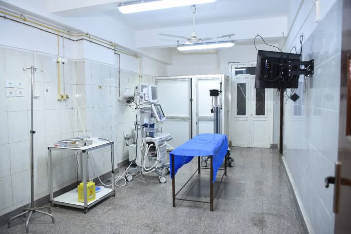 رئيس جامعة أسيوط يفتتح وحدة مناظير صدر الأطفال (1)