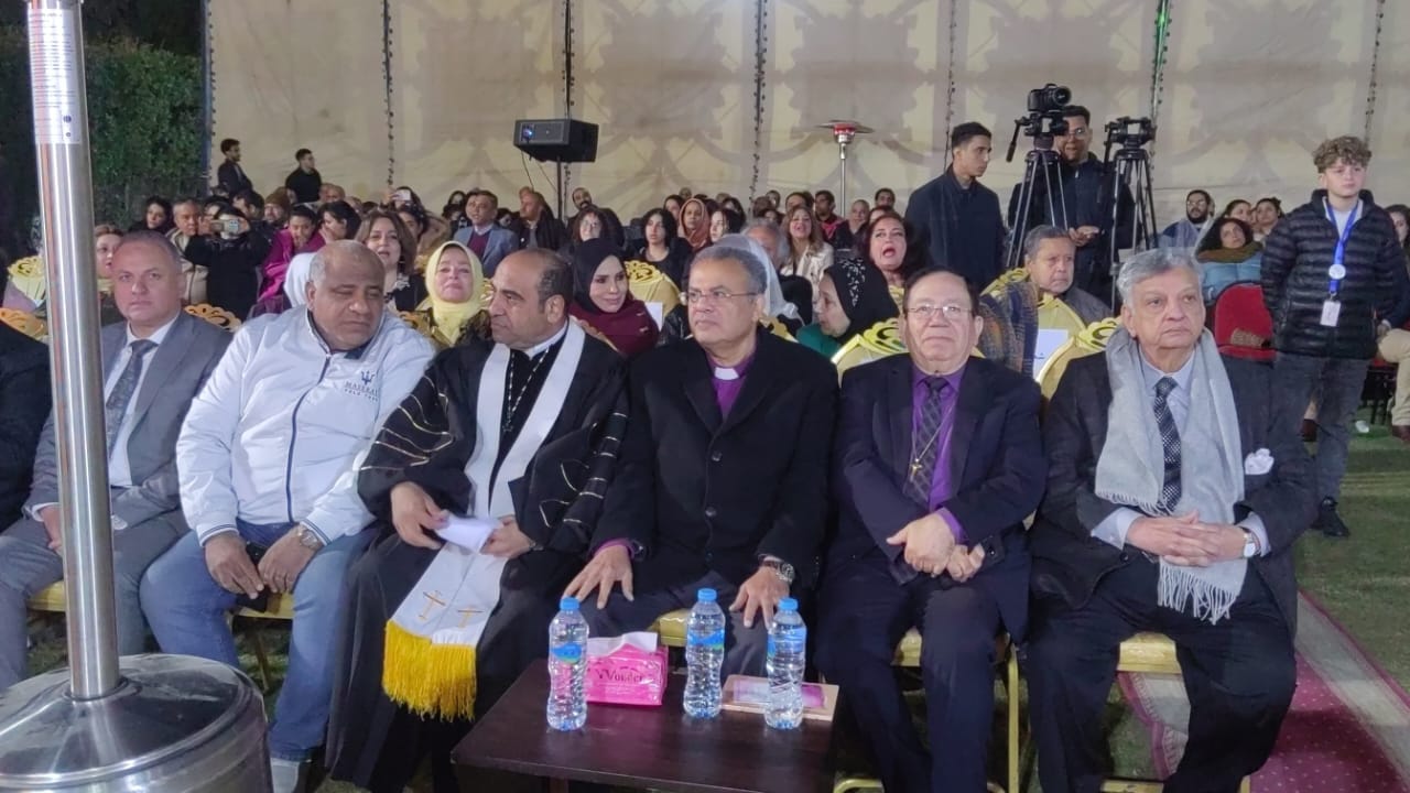 رئيس الطائفة الإنجيلية خلال الحفل رئيس الطائفة الإنجيلية خلال الحفل