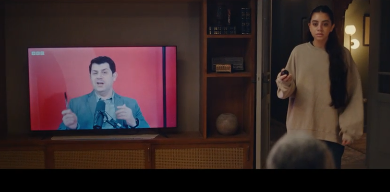 كاميرا في غرفة نوم ابنه وسام