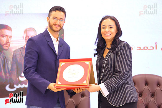 تكريم الفنان أحمد مالك بطل المسلسل تكريم الفنان أحمد مالك بطل المسلسل