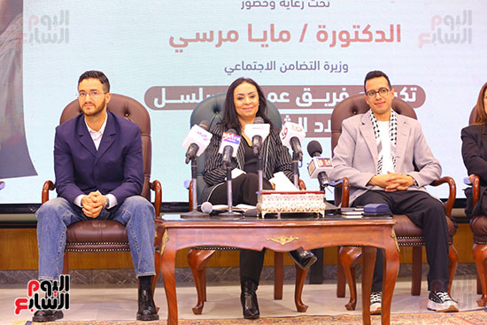 أبطال المسلسل مع الدكتورة مايا مرسى وزيرة التضامن أبطال المسلسل مع الدكتورة مايا مرسى وزيرة التضامن