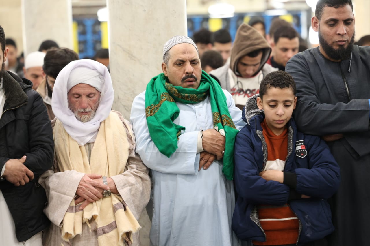 حضر المصلون من مختلف المحافظات