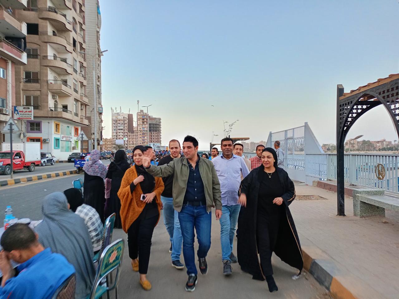 نائب المحافظ يشارك فى المائدة نائب المحافظ يشارك فى المائدة