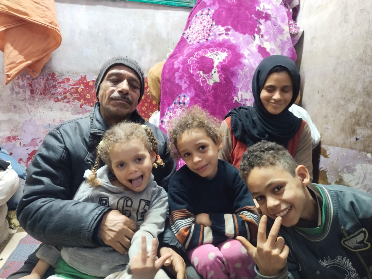 البسمة على وجوه الأسرة البسمة على وجوه الأسرة