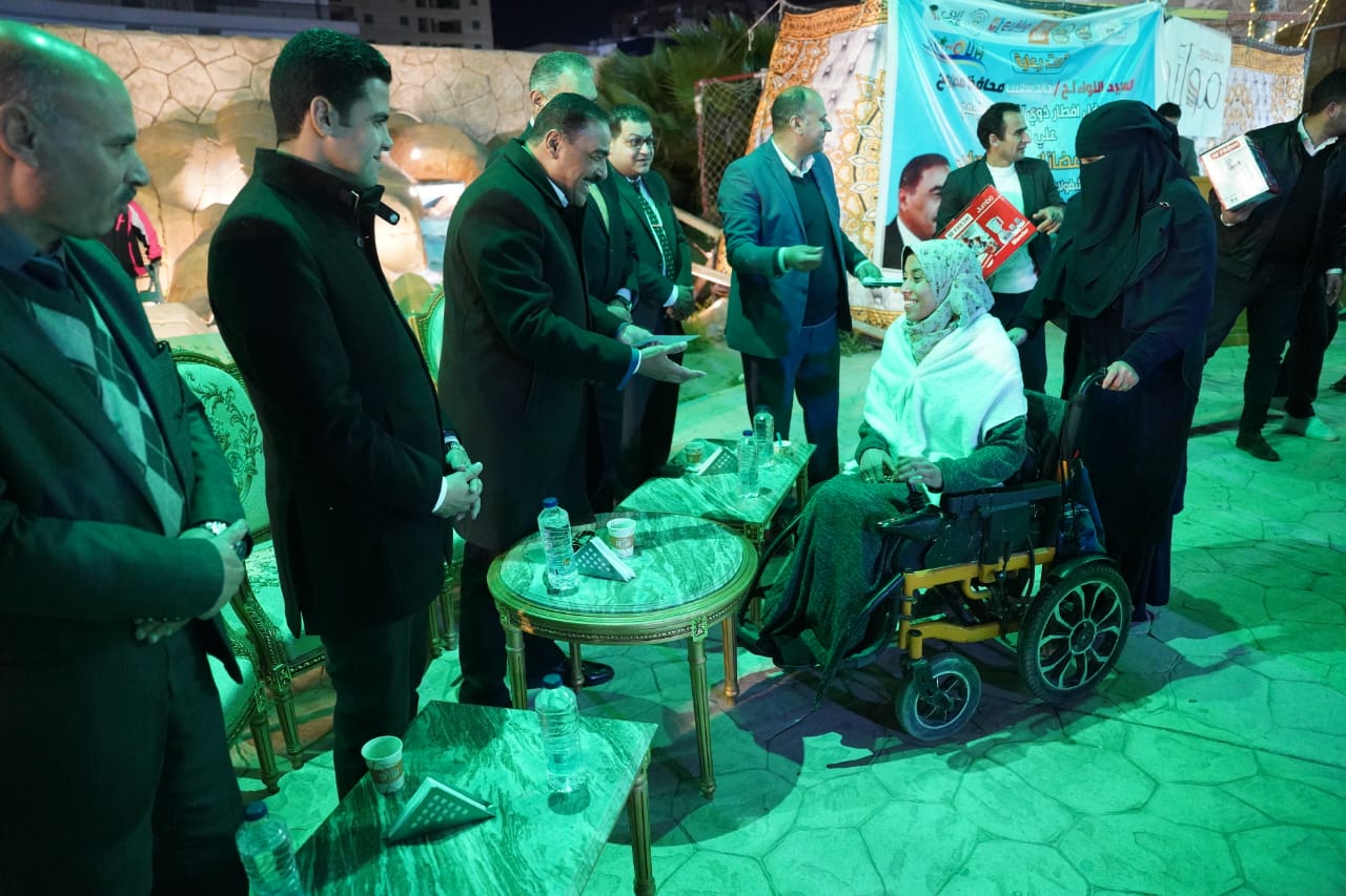 محافظ مطروح  يكرم أمهات ذوى الهمم والأيتام