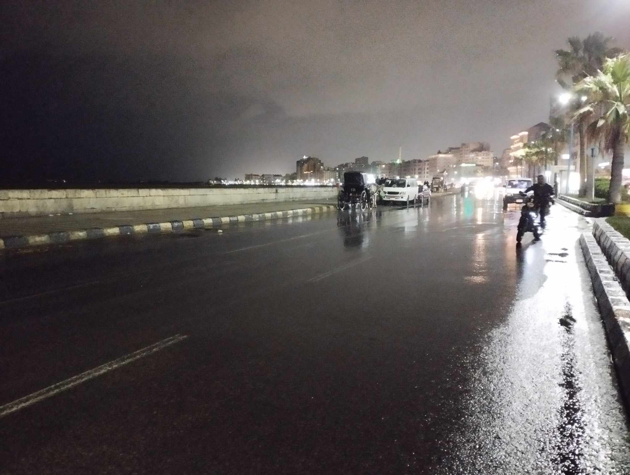 امطار غزيرة تضرب الإسكندرية امطار غزيرة تضرب الإسكندرية