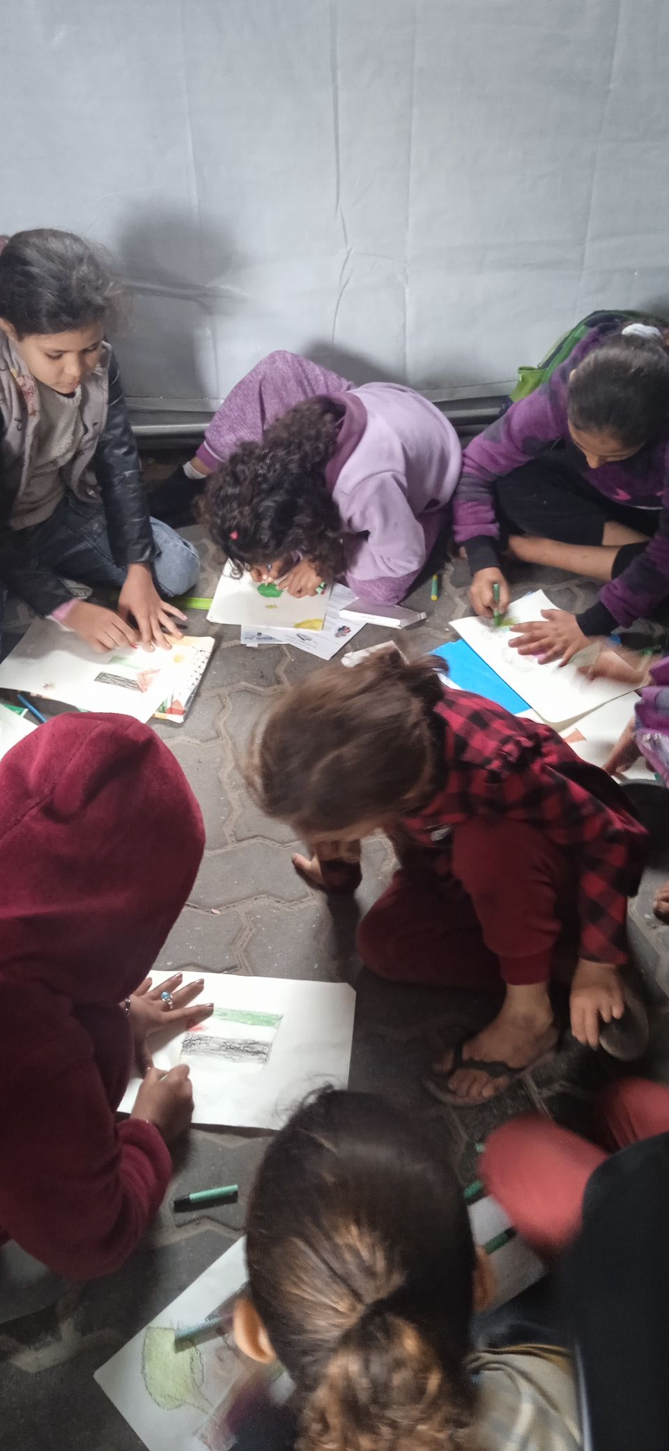 أطفال غزة خلال مبادرات تعليمية أطفال غزة خلال مبادرات تعليمية