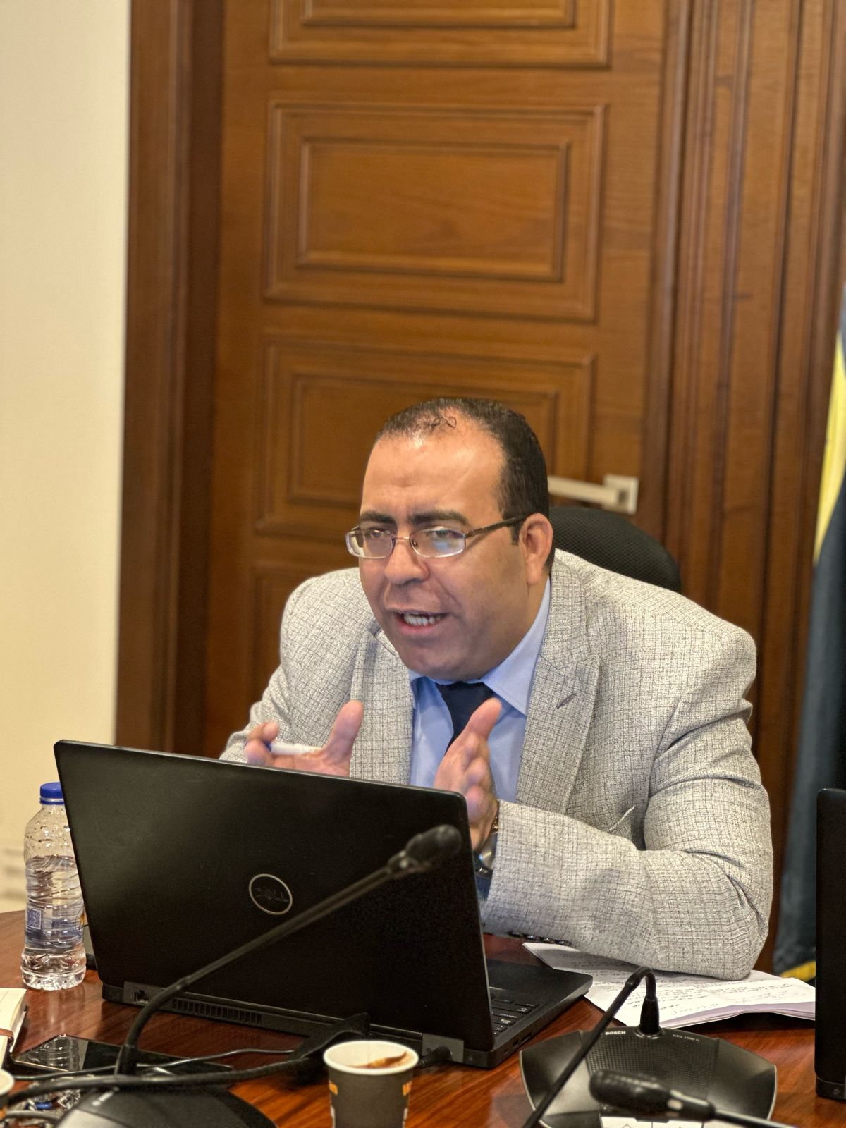 أحمد التايب يُلقى محاضرة عن النضج التوعوى خلال دورة التأهيل السياسى بحماة الوطن (7)