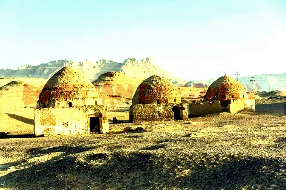 اضرحة قرية القصر الاثرية اضرحة قرية القصر الاثرية
