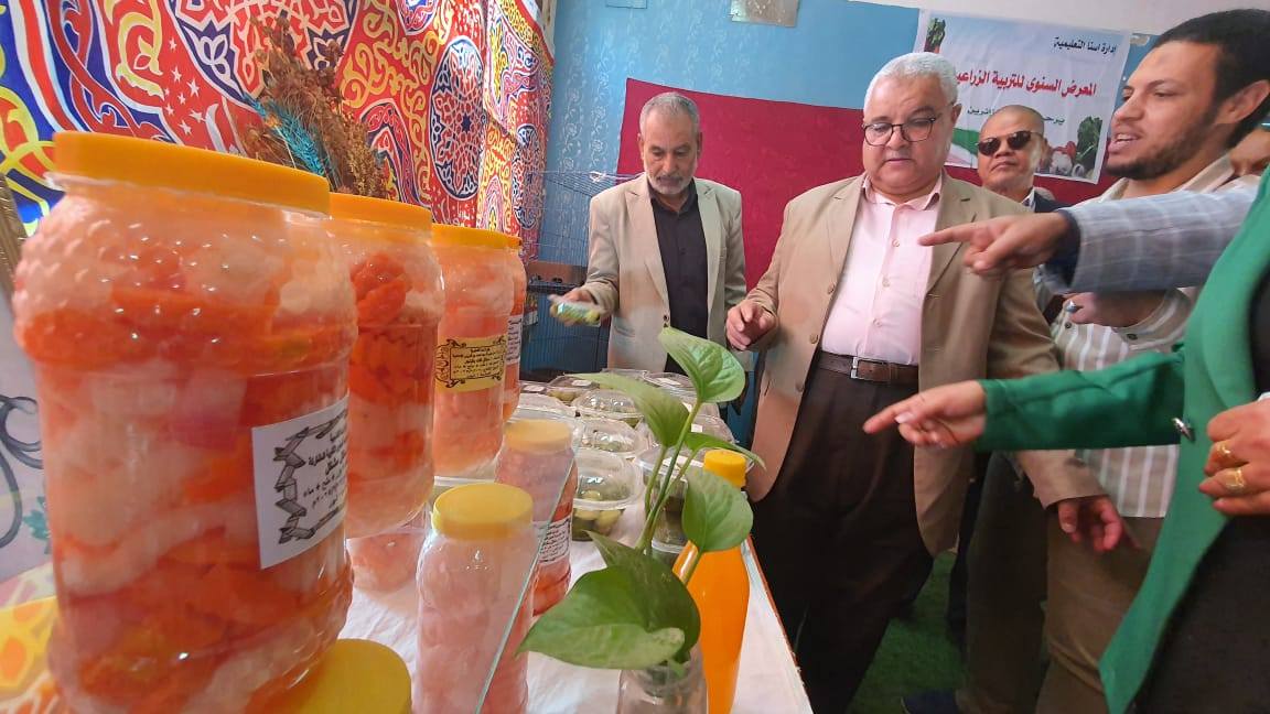 متابعة فتح فتح أبواب معرض للمنتجات الزراعية بإسنا