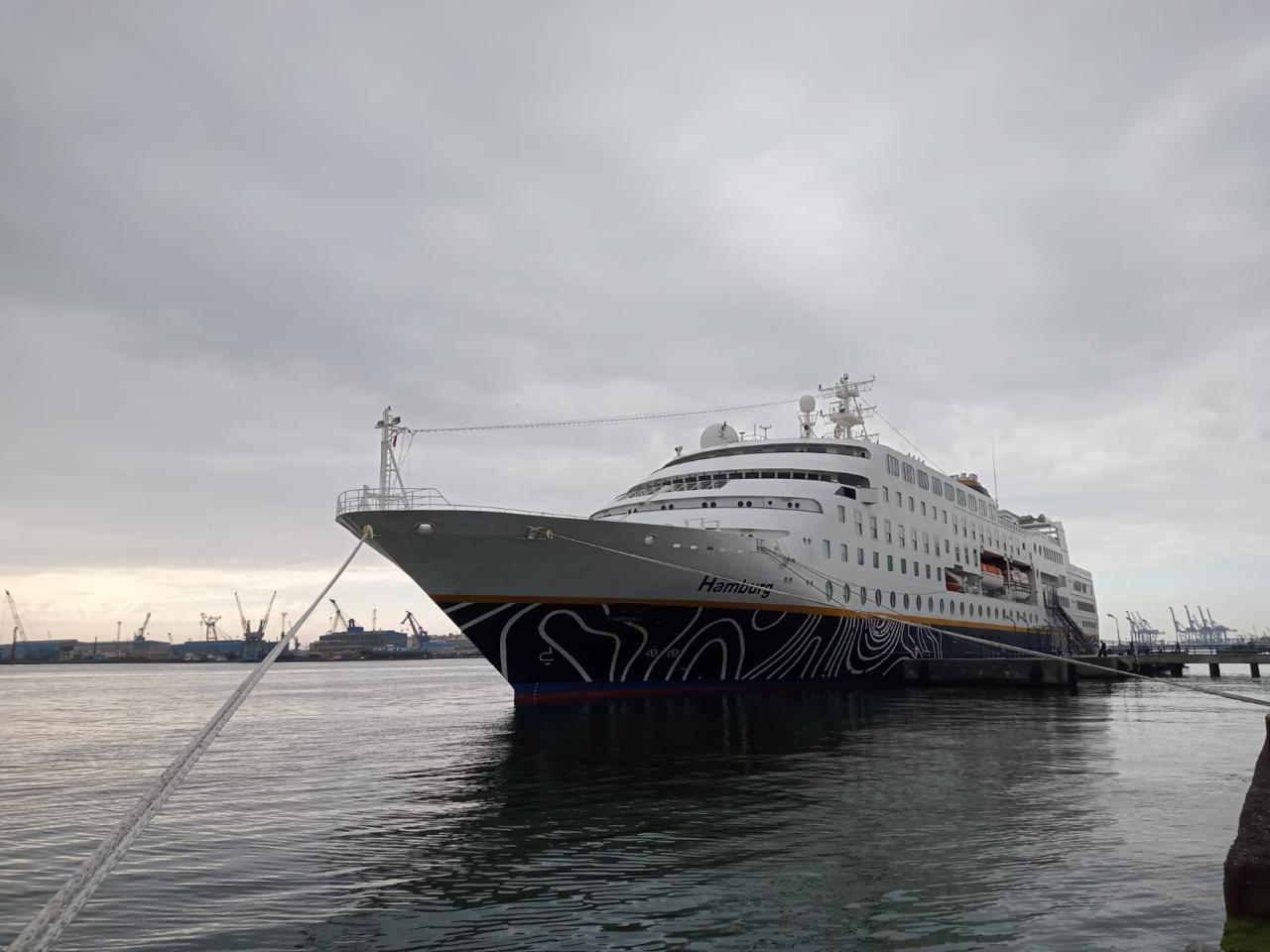 السفينة بميناء بورسعيد السفينة بميناء بورسعيد