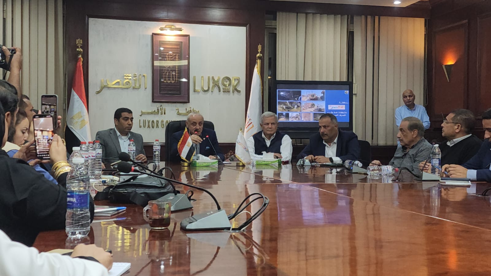 لقاء المحافظ لكشف تفاصيل إنهاء أزمة كسر خطوط مياه الحبيل