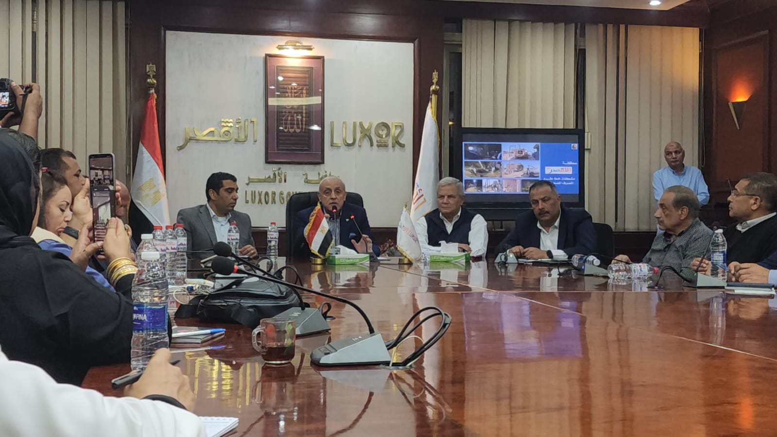 المحافظ يعلن الإنتهاء رسمياً من إصلاحات خطوط المياه بقرية الحبيل