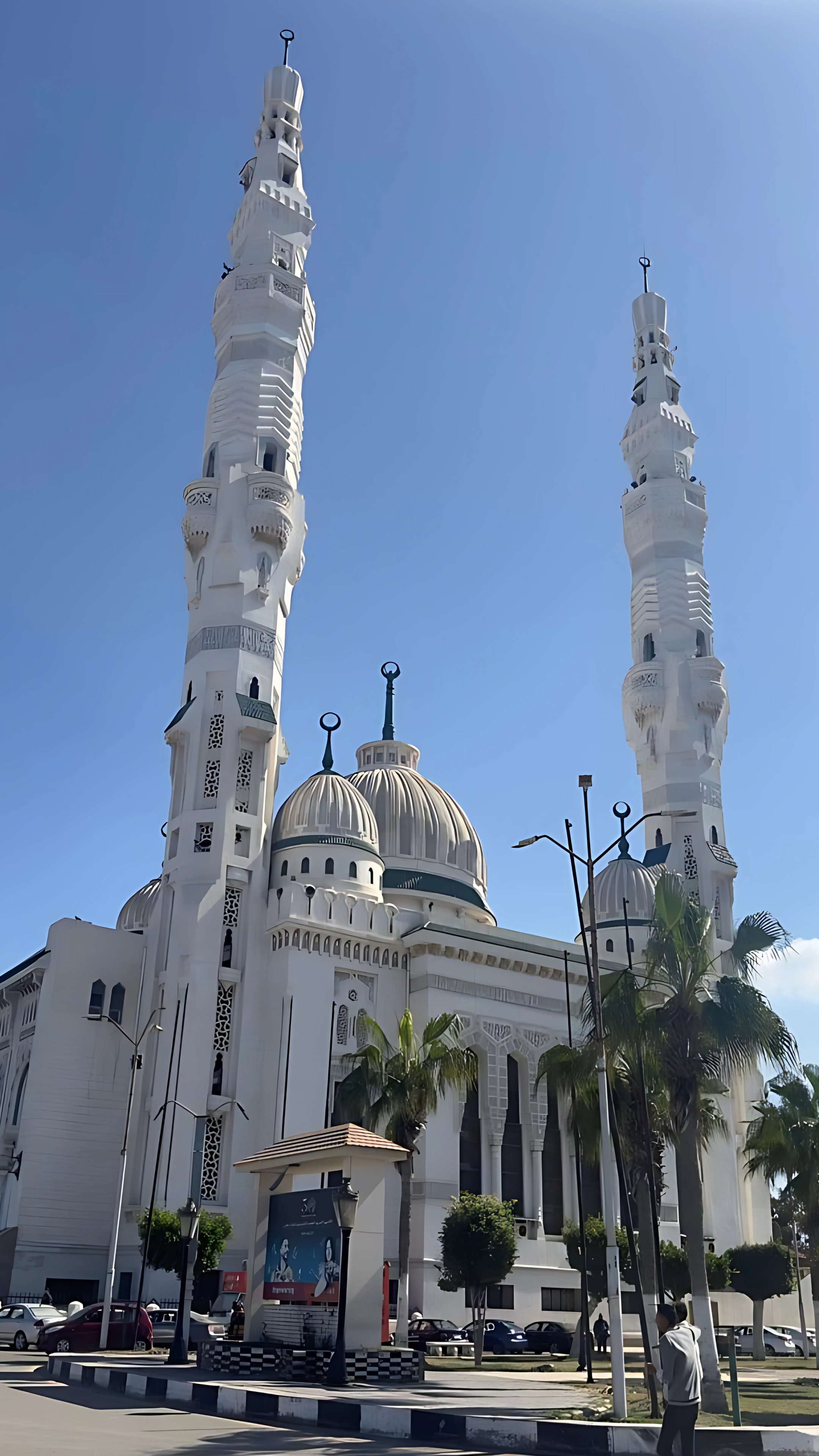 المجمع من الخارج المجمع من الخارج