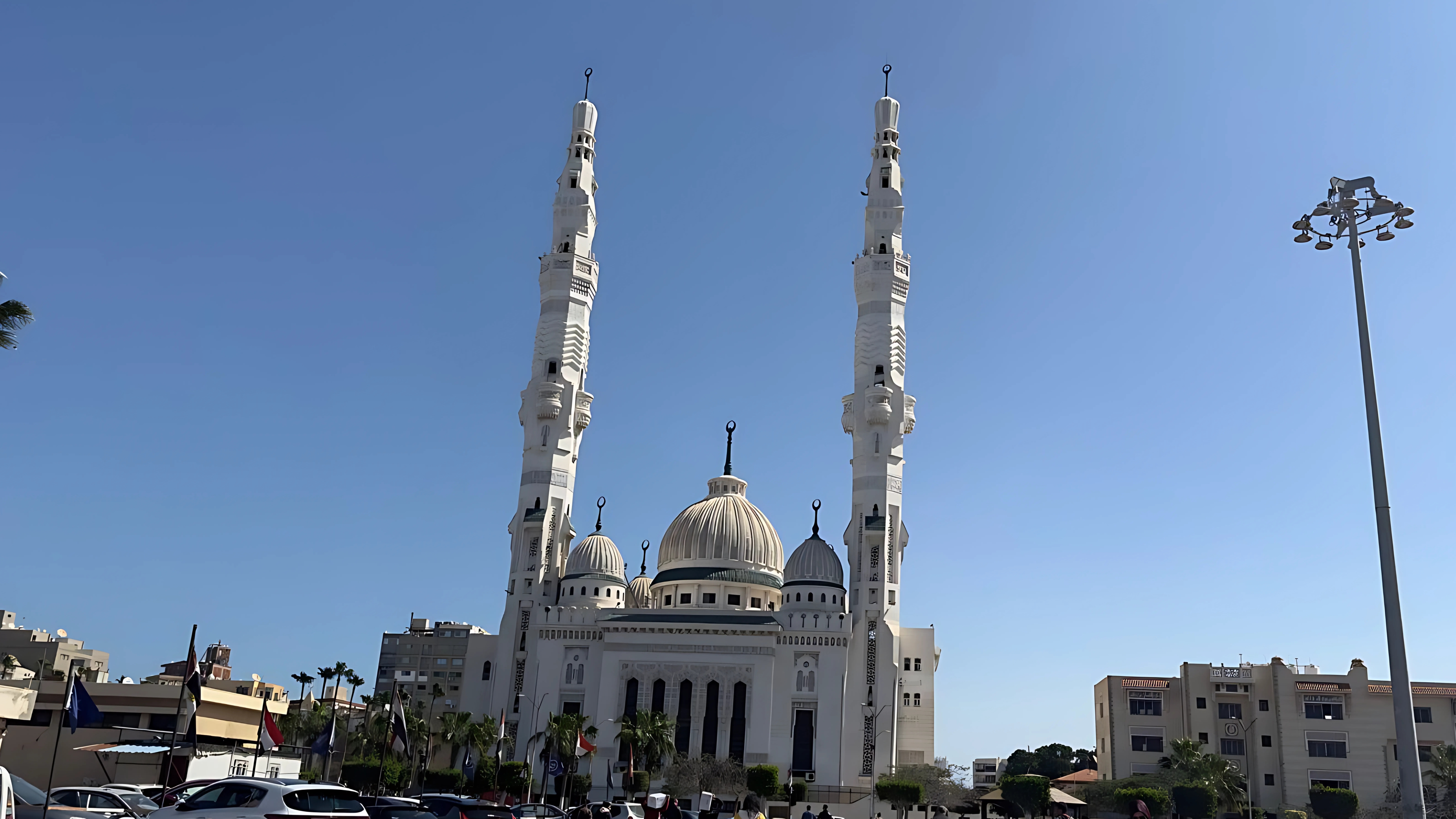 لقطة بعيدة للمجمع لقطة بعيدة للمجمع