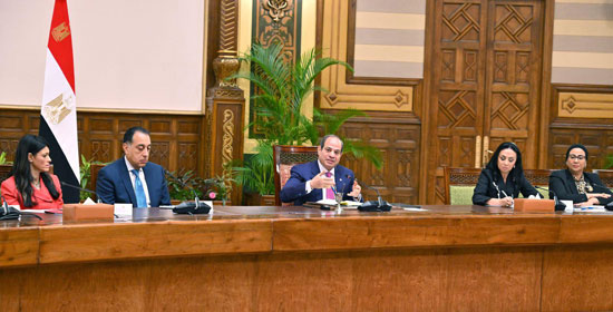الرئيس عبد الفتاح السيسى والدكتور مصطفى مدبولى والدكتورة مايا مرسى خلال اللقاء الرئيس عبد الفتاح السيسى والدكتور مصطفى مدبولى والدكتورة مايا مرسى خلال اللقاء