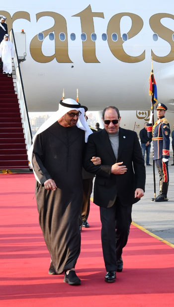 الرئيس عبد الفتاح السيسى مع الشيخ محمد بن زايد لدى وصوله مصر الرئيس عبد الفتاح السيسى مع الشيخ محمد بن زايد لدى وصوله مصر
