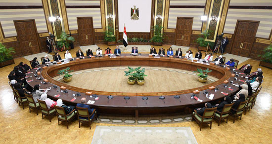 الرئيس السيسي خلال لقاء المرأة المصرية والأم المثالية الرئيس السيسي خلال لقاء المرأة المصرية والأم المثالية