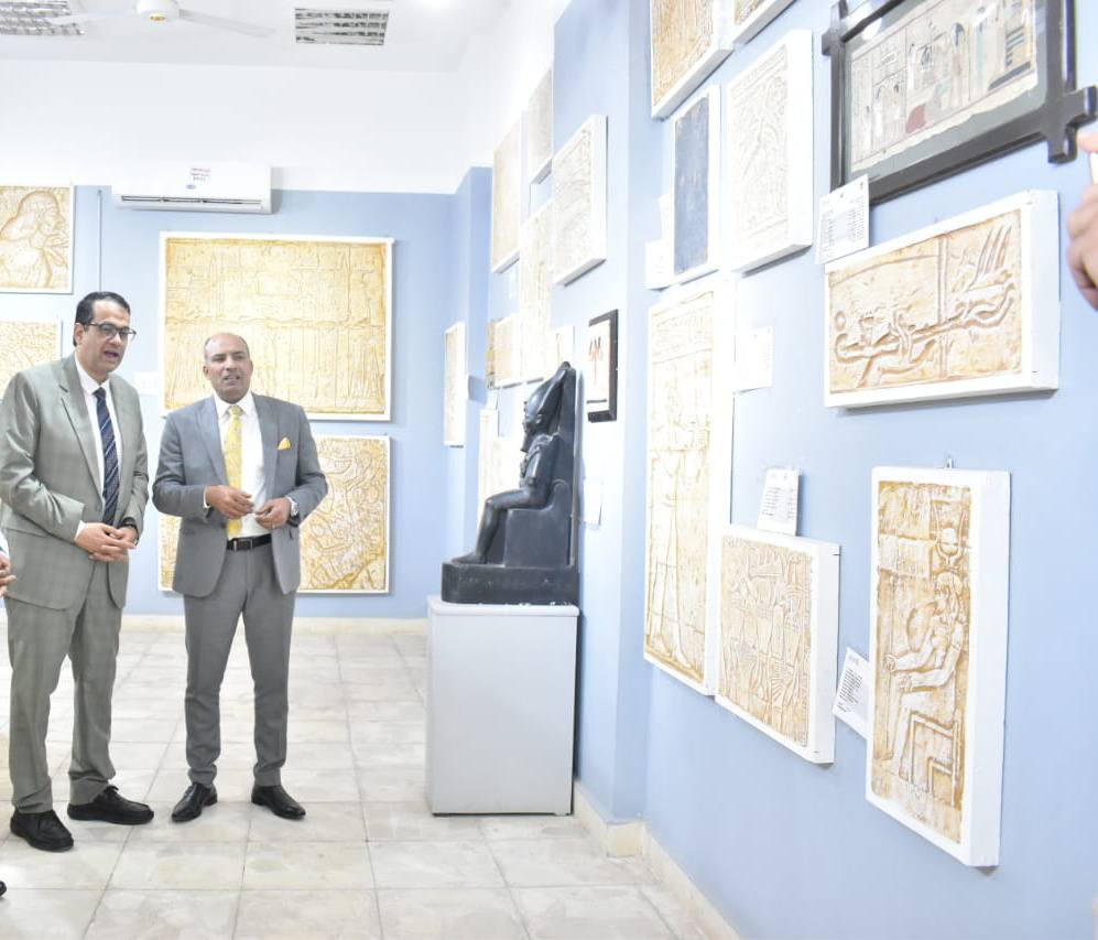 المتحف يتزين بالقطع الفنية المتحف يتزين بالقطع الفنية