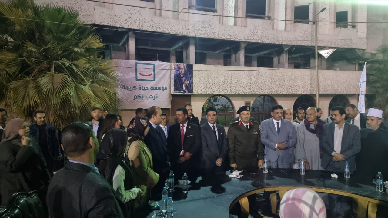 صورة تذكارية على هامش الحفل صورة تذكارية على هامش الحفل