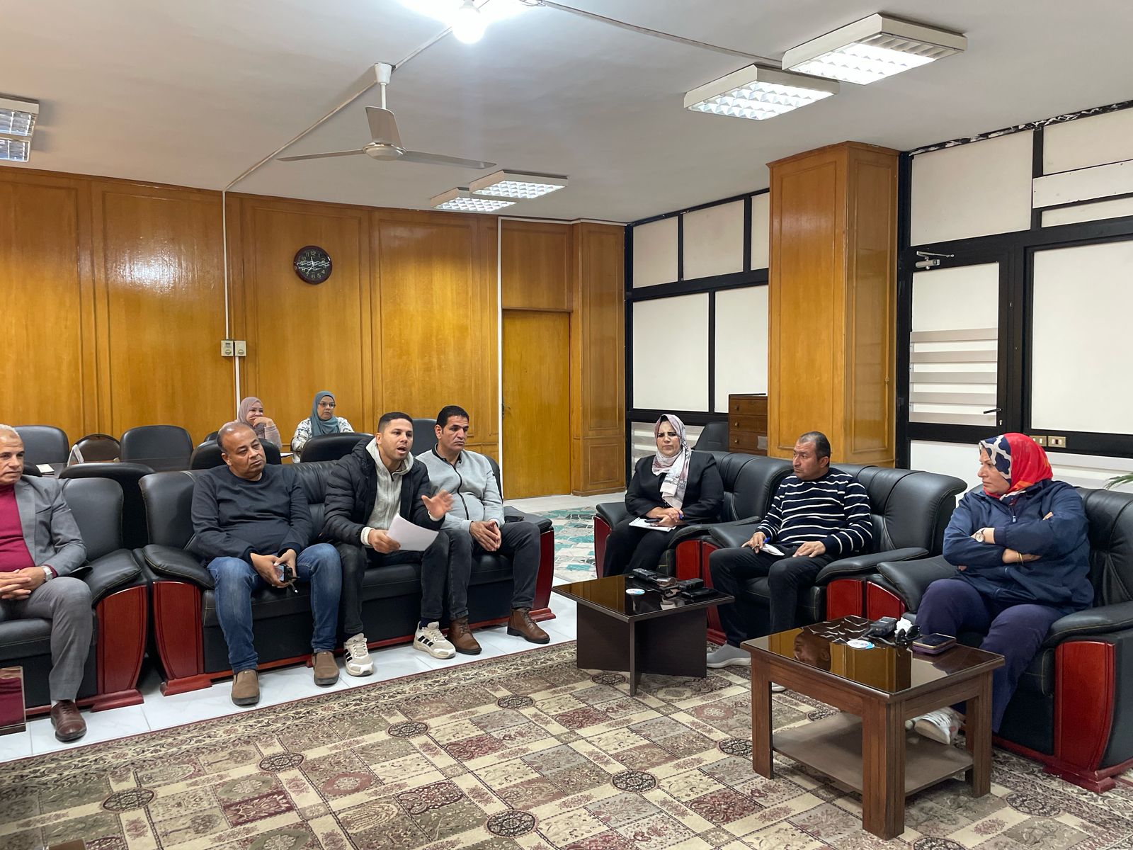 الحضور فى الاجتماع الحضور فى الاجتماع