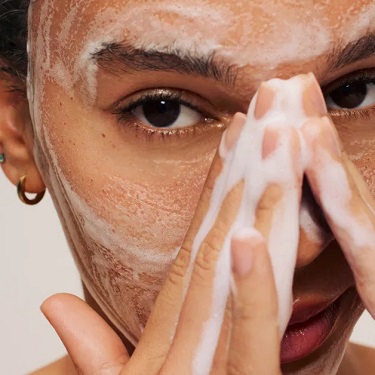 تنظيف البشرة تنظيف البشرة