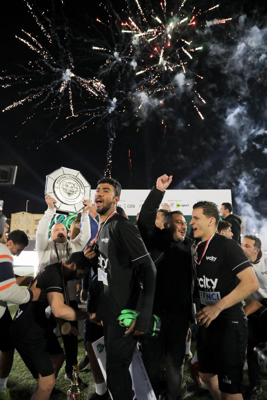 احتفال الفريق الفائز احتفال الفريق الفائز