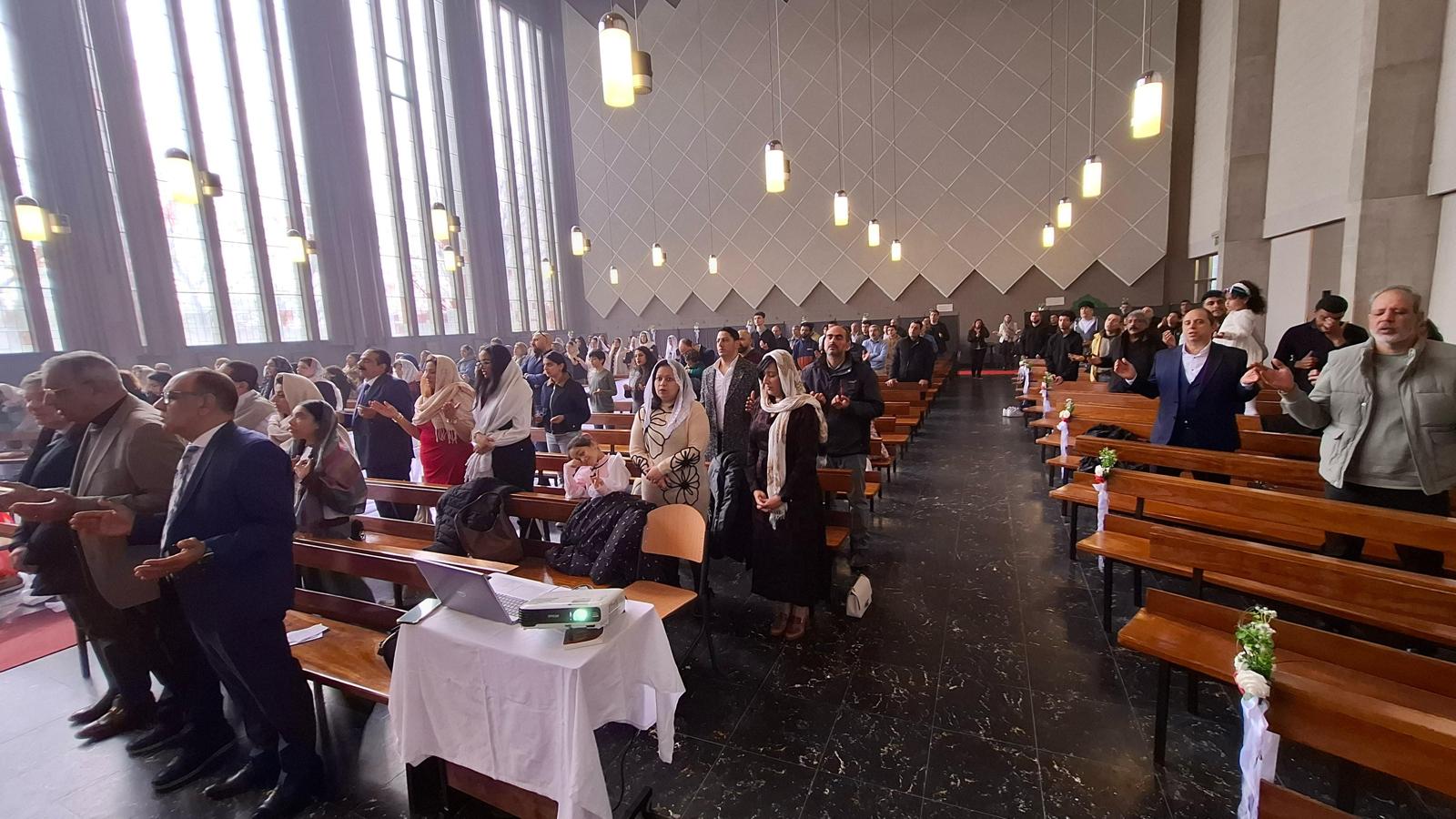 افتتاح الصلاة فى كنيسة العذراء افتتاح الصلاة فى كنيسة العذراء
