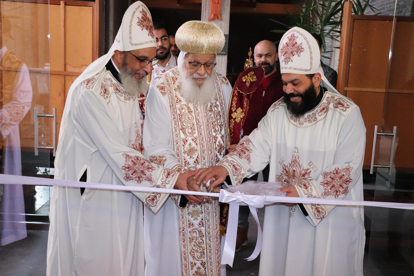 الأقباط الأرثوذكس يحتفلون بافتتاح الصلاة فى كنيسة العذراء الأقباط الأرثوذكس يحتفلون بافتتاح الصلاة فى كنيسة العذراء