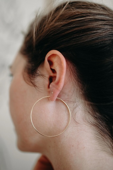 أقراط كبيرة الحجم